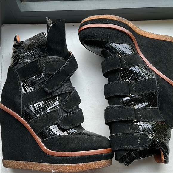 Helped booties - Picture 2 of 3